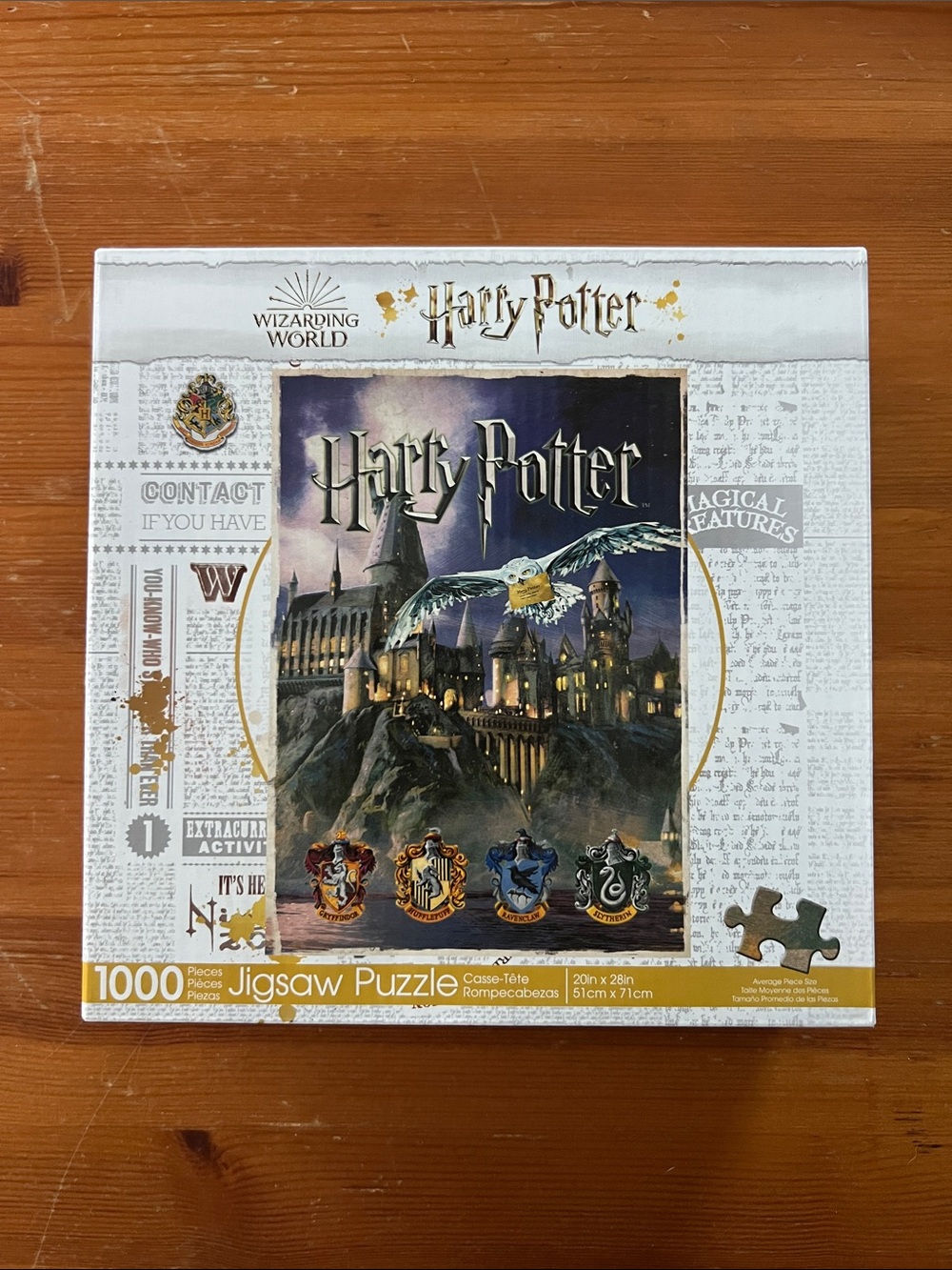 Harry Potter 1000-Piece Hogwarts Jigsaw Puzzle - White & Gold